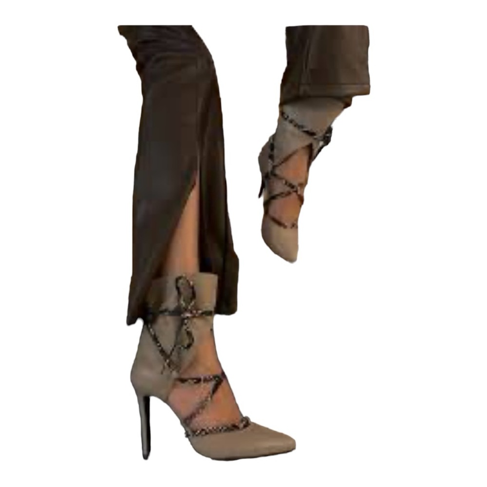 Catwalk Connection Velma Leather Pumps - Picture 9 of 9
